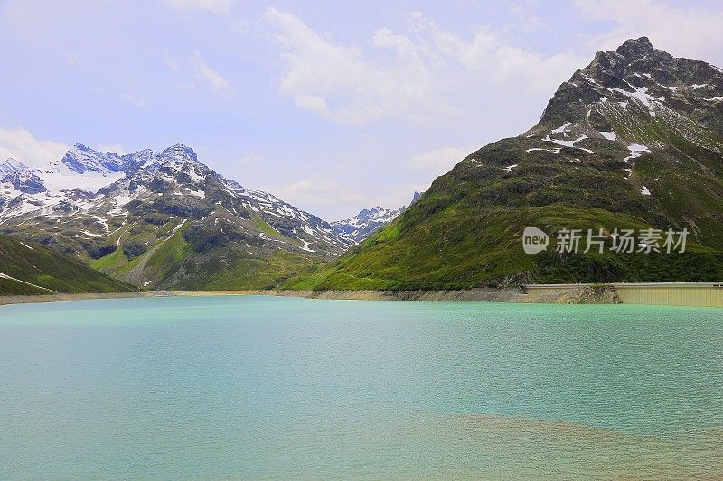 Piz Linard，绿松石湖大坝和雄伟的Silvretta南蒂罗尔雪峰山脉全景和田园诗Vorarlberg，蒂罗尔山谷，奥地利